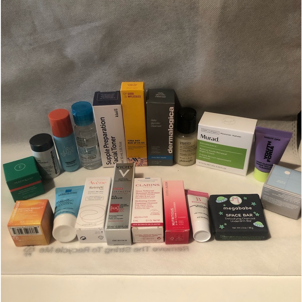 NWT 19 piece skincare sampler set to cleanse, treat and moisturize